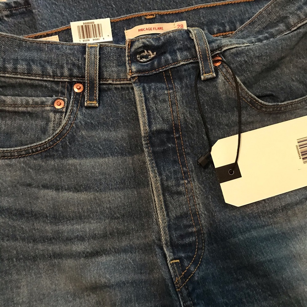 Levi’s Ribcage Flare jeans - NWT - Picture 7 of 7